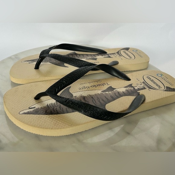 NWOT HAVAIANAS INTERNATIONAL CONSERVATIVE FLIP-FLOP SANDAL, STRAW BEIGE/BLACK - Picture 3 of 6